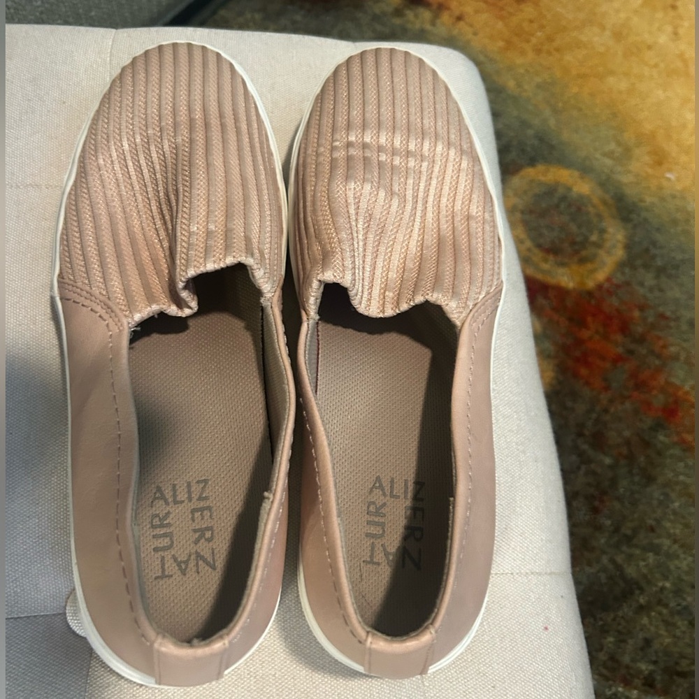Naturalizer pink size 9W women’s  slip on